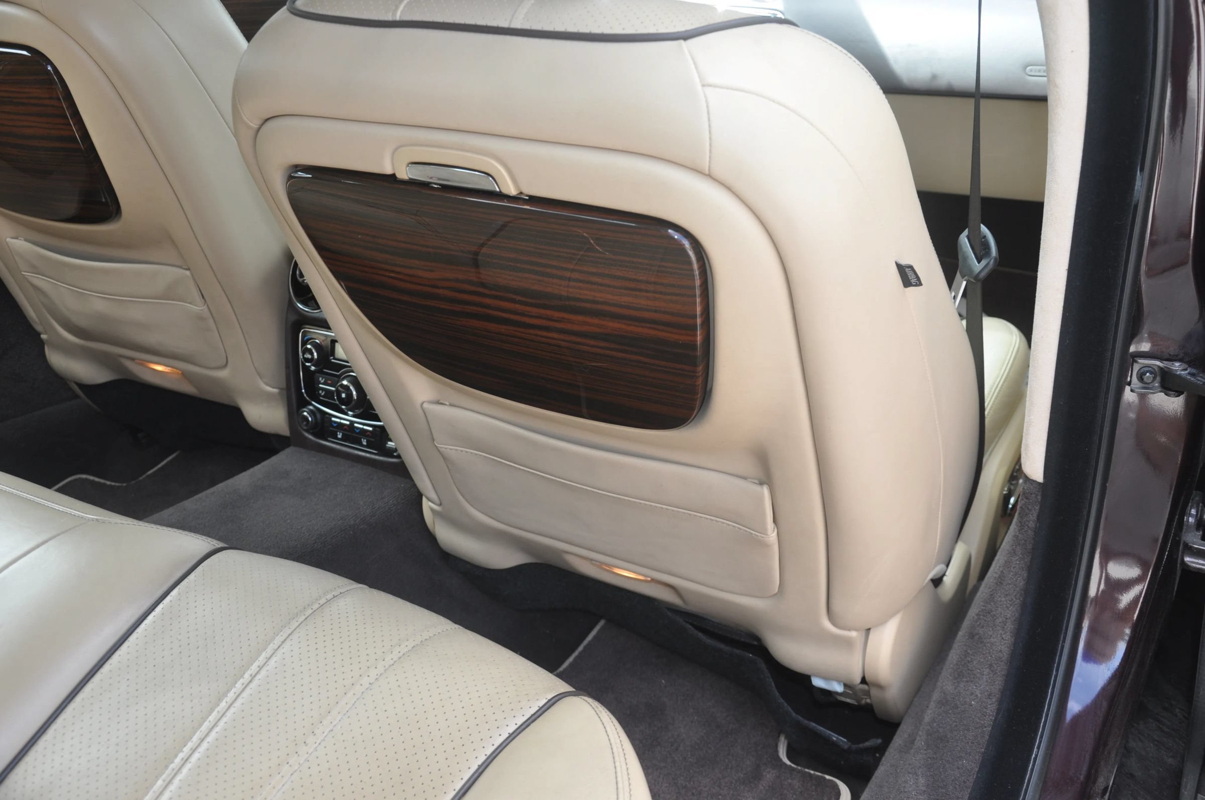 Used 2011 Jaguar XJ L RWD image 15