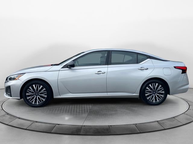 Used 2024 Nissan Altima 2.5 SV image 2