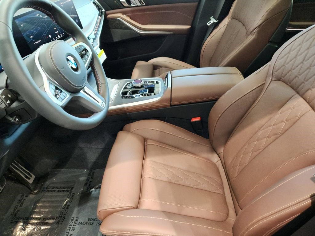 Used 2025 BMW X7 M60i AWD/4WD image 8