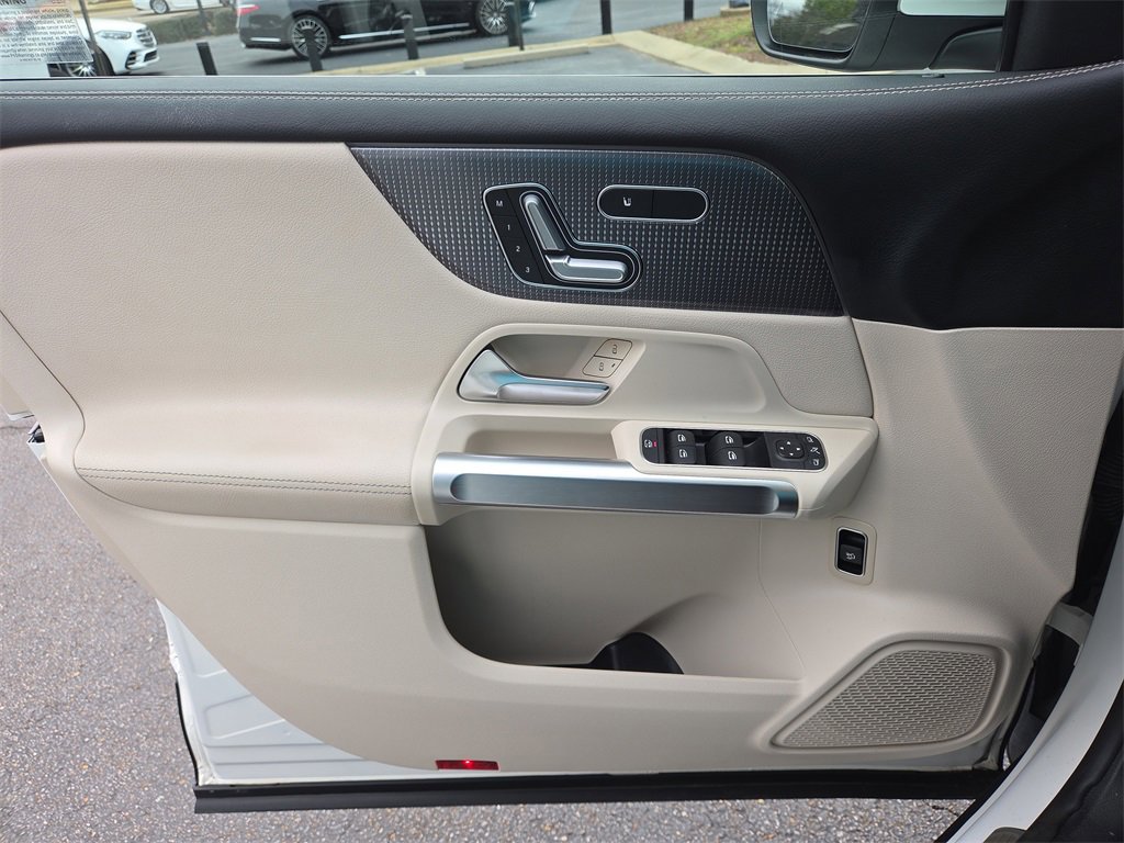 Used 2022 Mercedes-Benz GLB 250 image 19