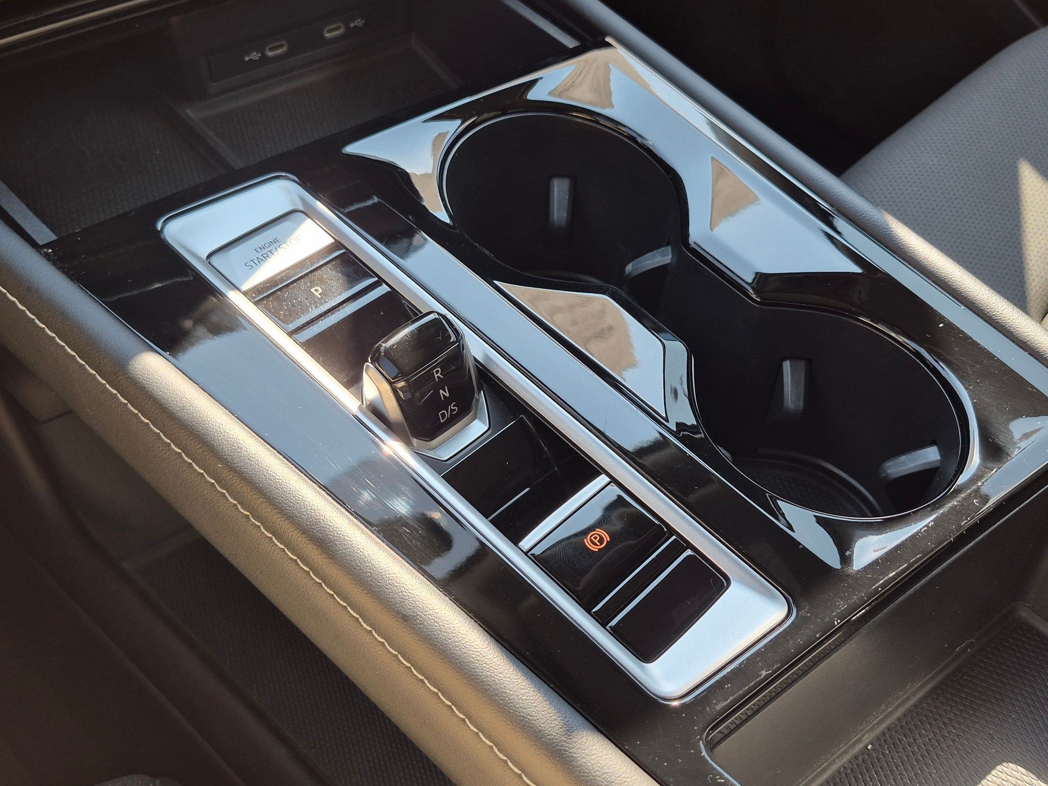 Used 2024 Volkswagen Atlas SE w/ Panoramic Sunroof Package FWD image 26