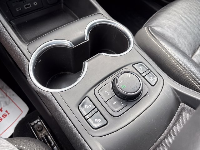 Used 2022 GMC Terrain SLT w/ LPO, Floor Liner Package AWD/4WD image 18
