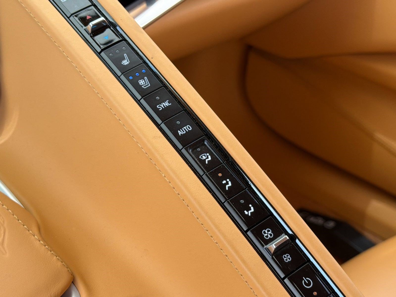 Certified 2020 Chevrolet Corvette Stingray Premium Cpe w/ 3LT Preferred Equipment Group RWD image 17
