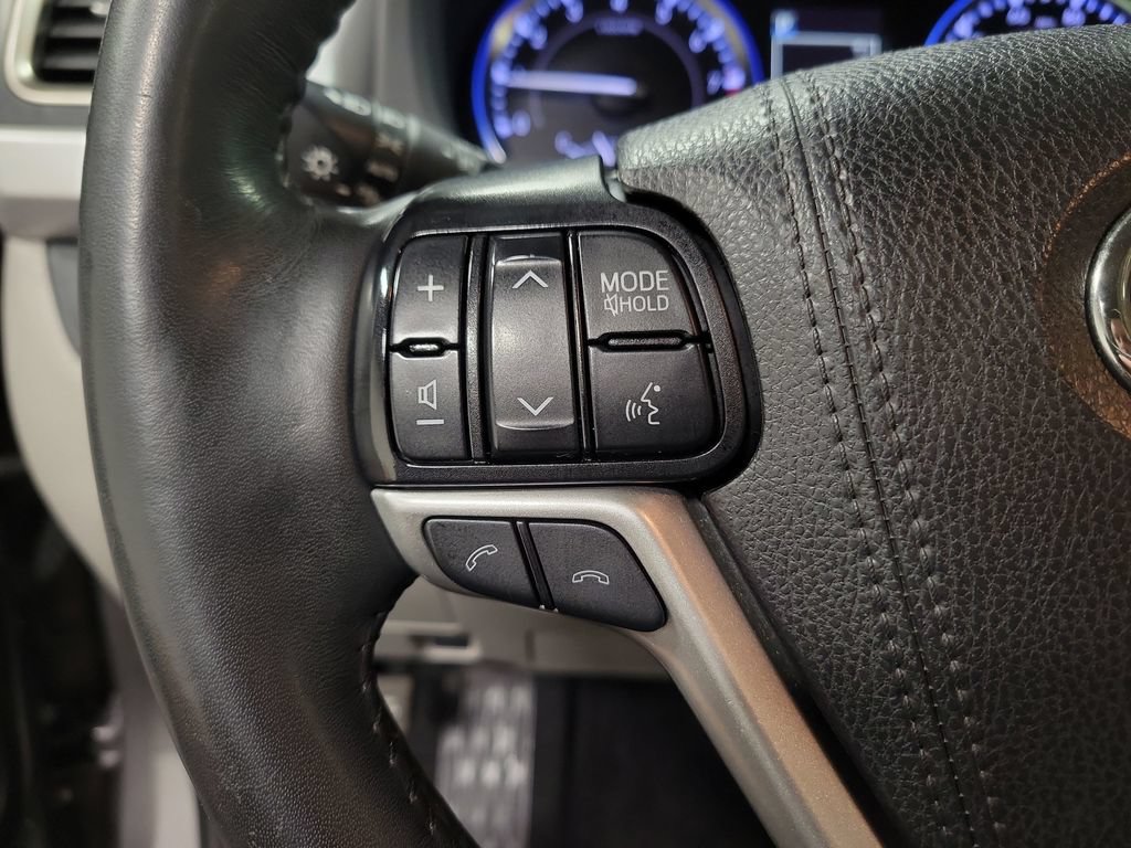 Used 2019 Toyota Highlander Limited Platinum AWD/4WD image 23