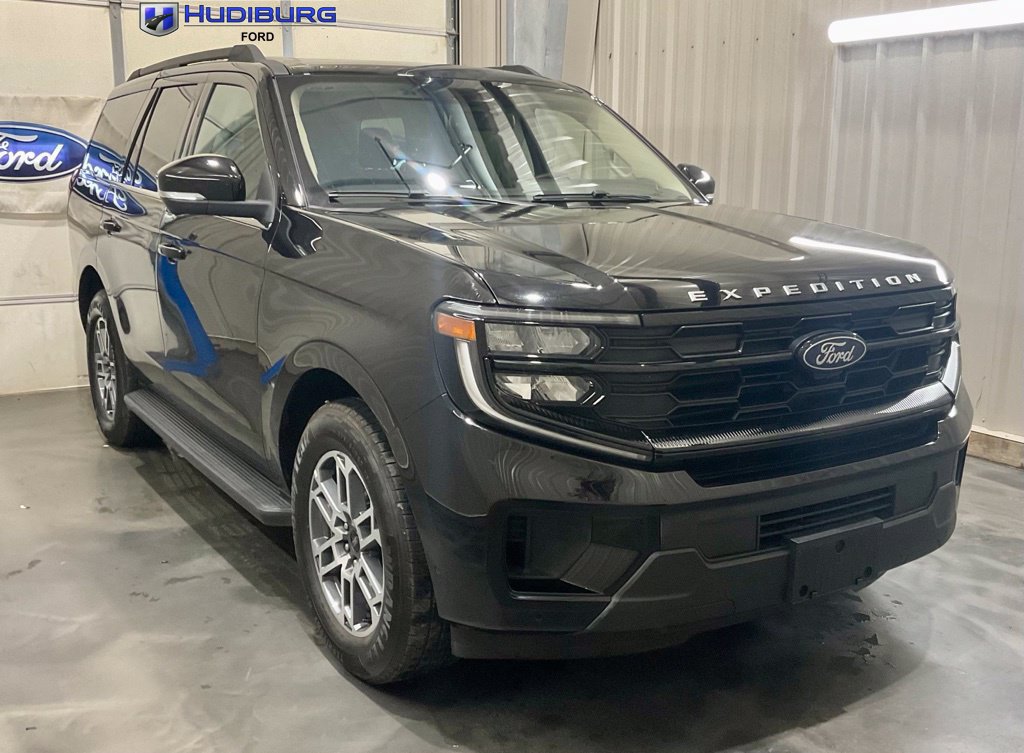 Used 2025 Ford Expedition Active RWD image 1