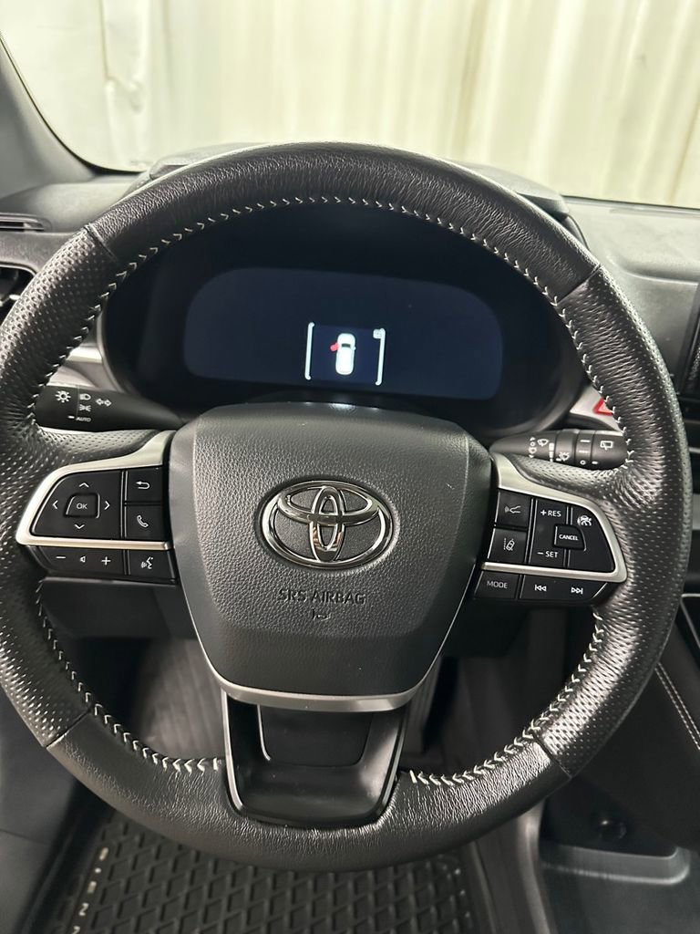 Used 2025 Toyota Sienna XSE image 16