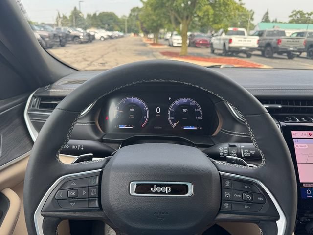 Certified 2023 Jeep Grand Cherokee Limited AWD/4WD image 23