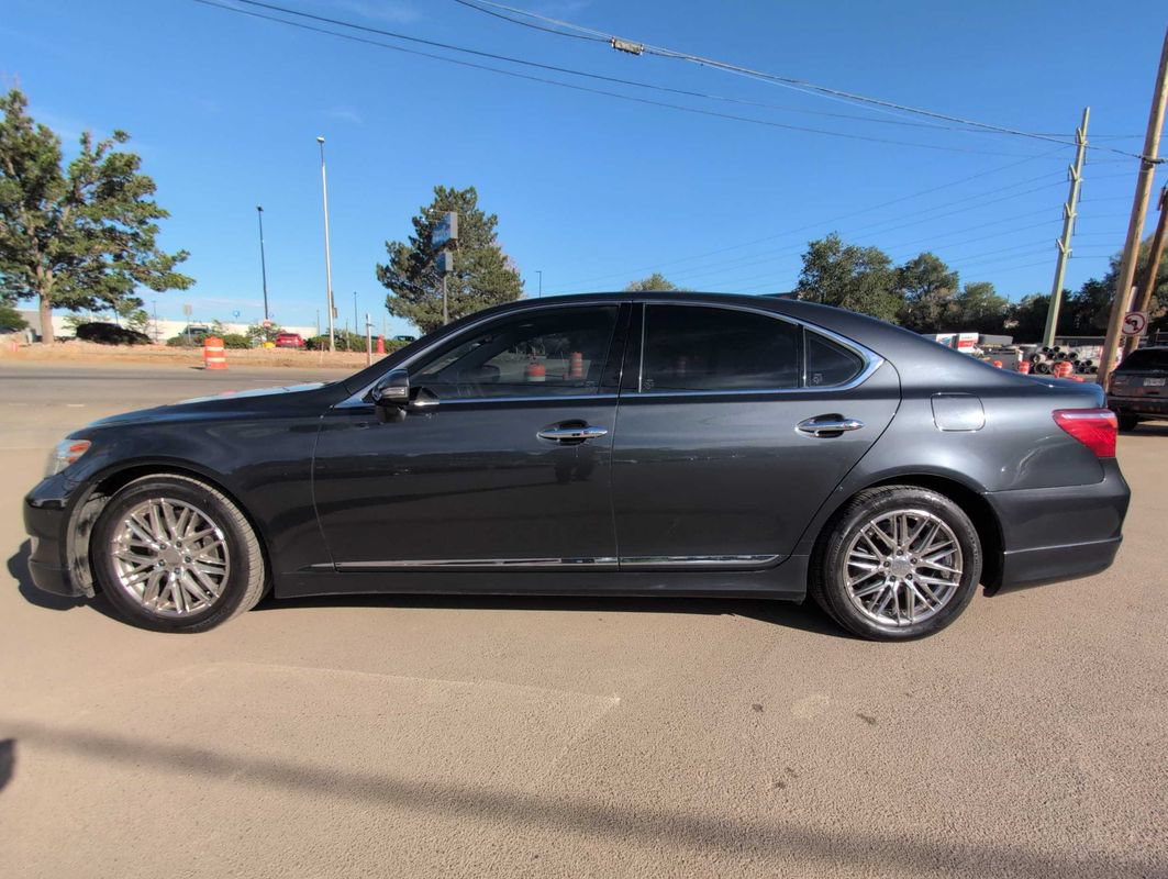 Used 2011 Lexus LS 460 AWD w/ Comfort Pkg image 4