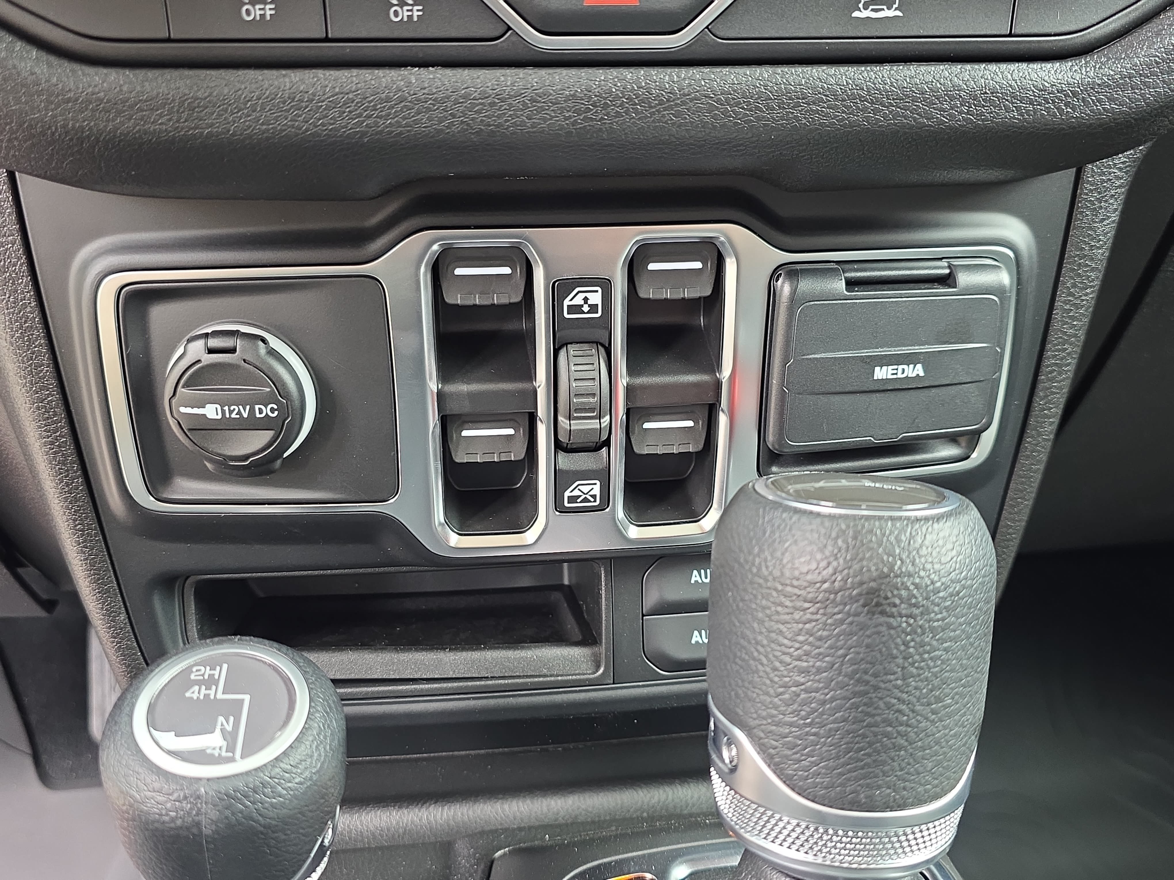 New 2026 Jeep Gladiator Sport AWD/4WD image 25