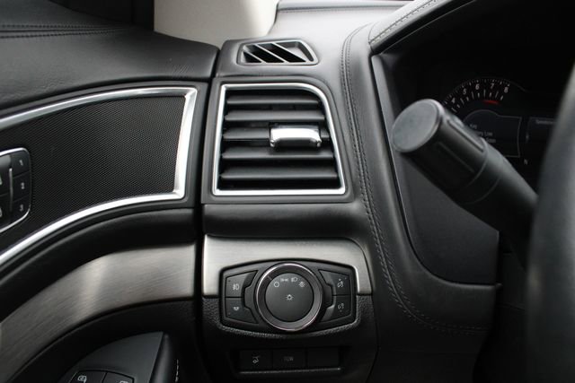 Used 2018 Ford Explorer Platinum AWD/4WD image 9