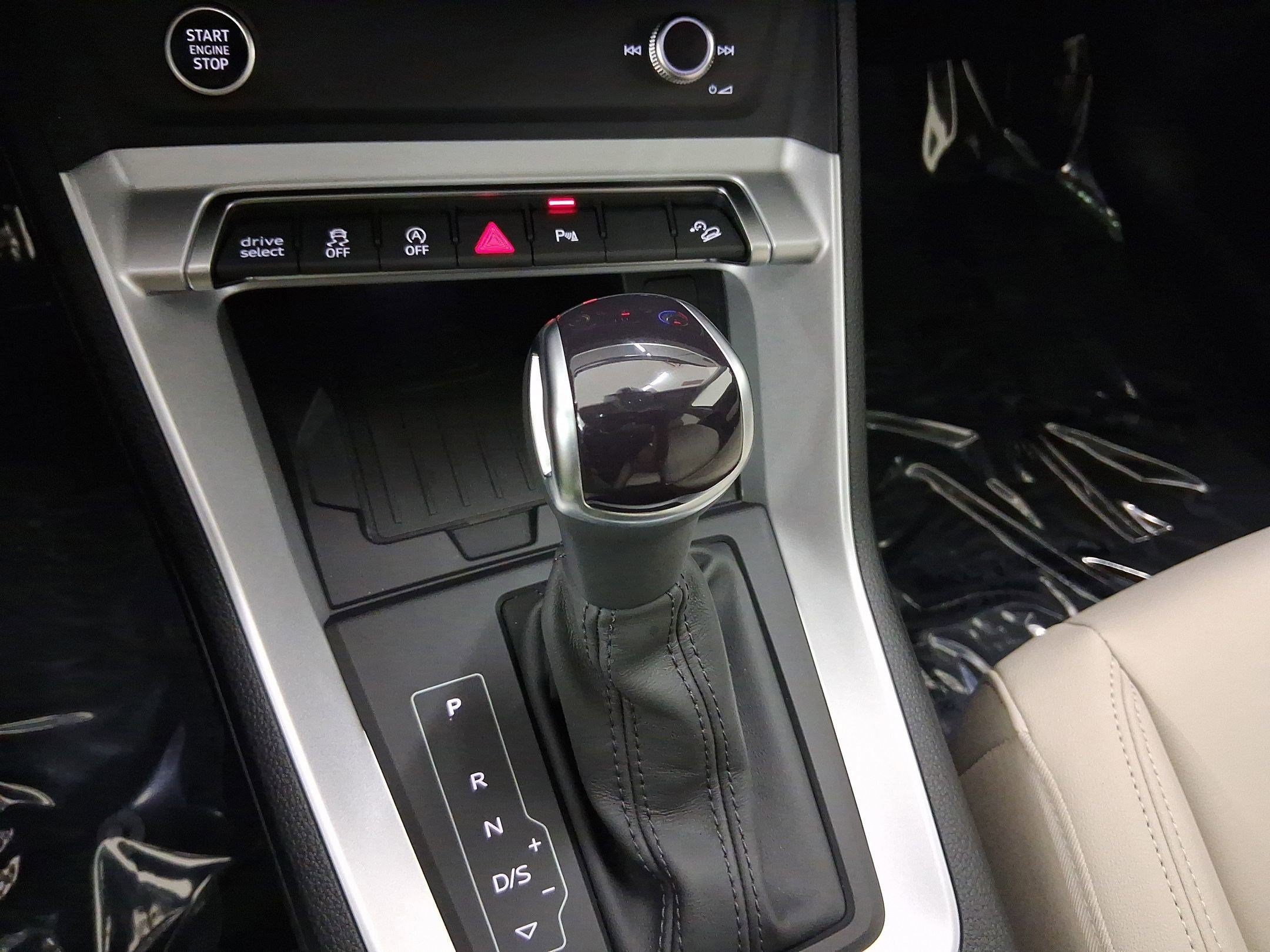 Used 2025 Audi Q3 2.0T Premium w/ Convenience Package AWD/4WD image 15