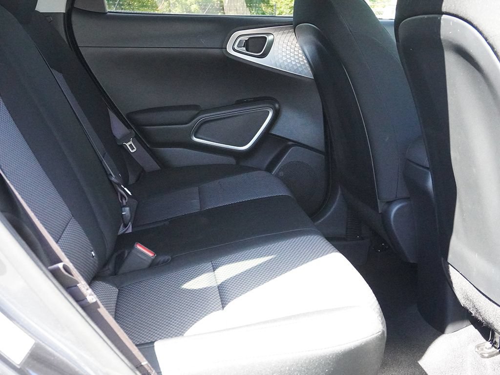 Used 2025 Kia Soul LX w/ LX Technology Package FWD image 30