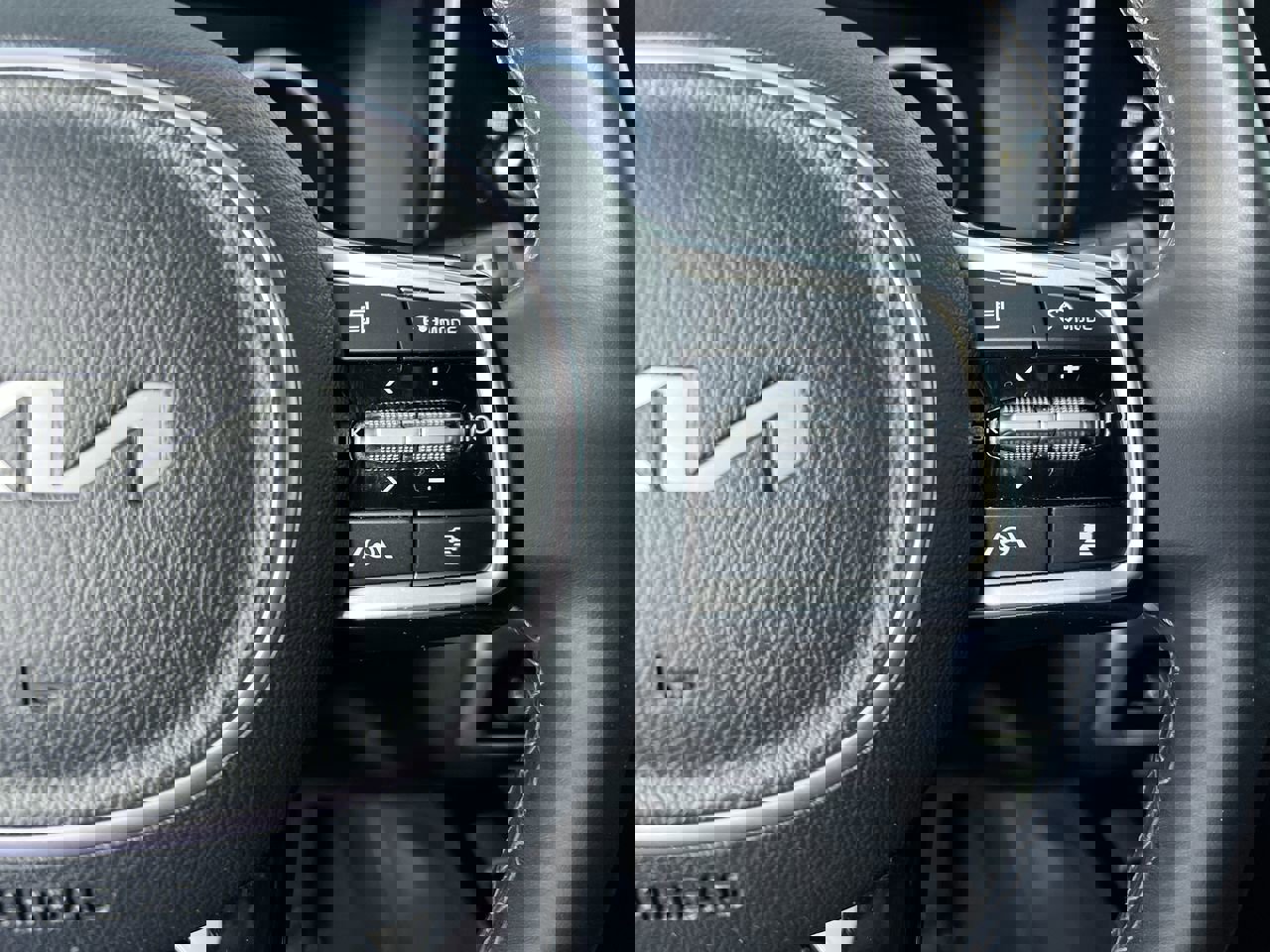 Certified 2023 Kia Sorento SX image 17