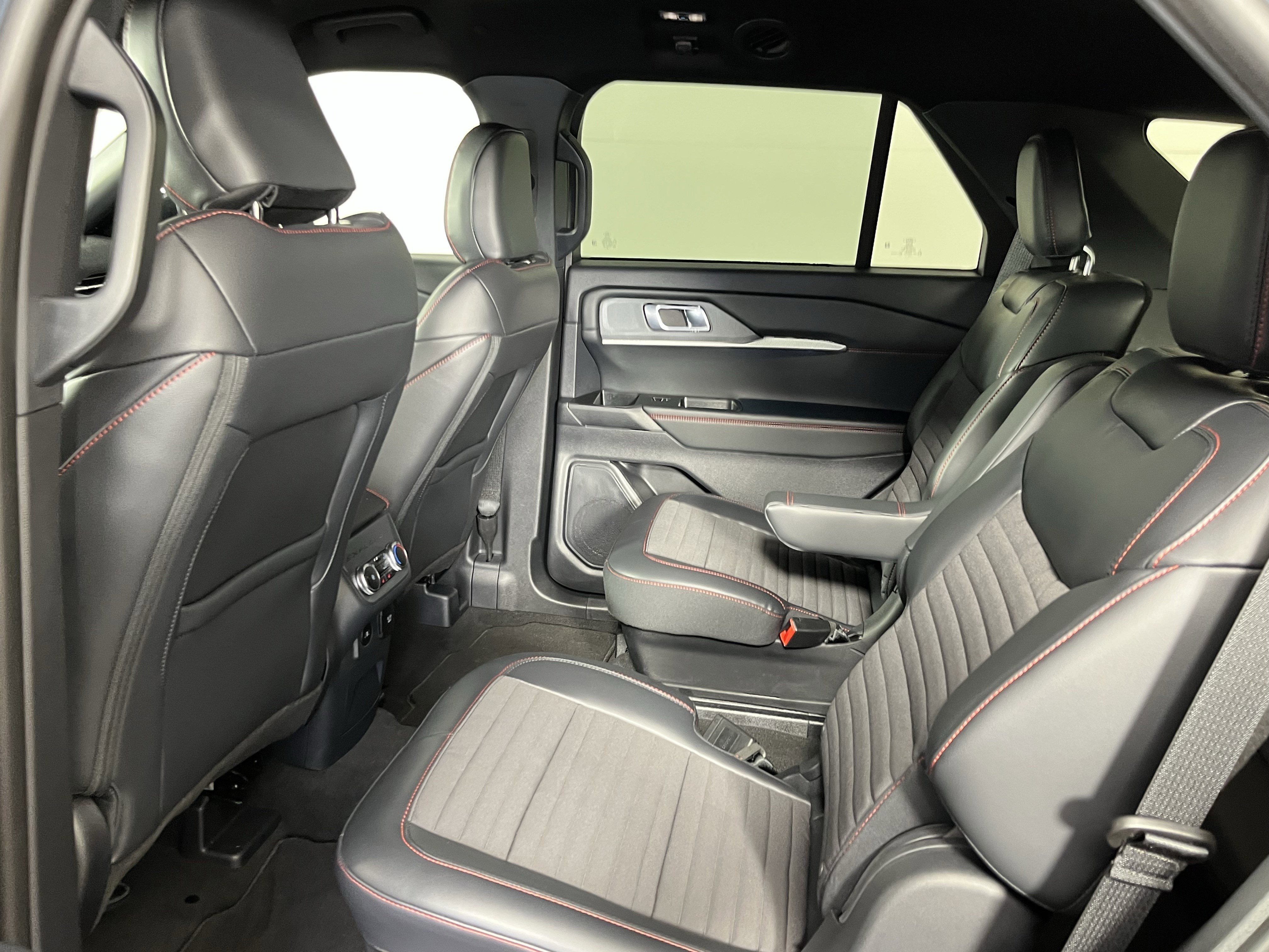 Used 2025 Ford Explorer ST-Line w/ Premium Package image 13