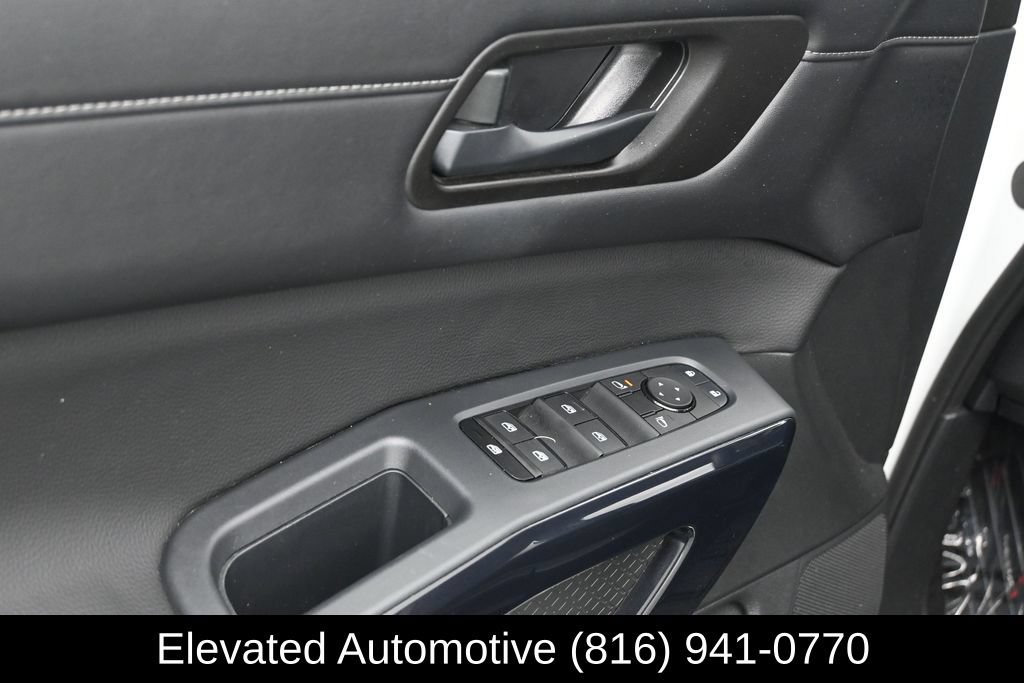 Used 2024 Nissan Pathfinder S AWD/4WD image 14