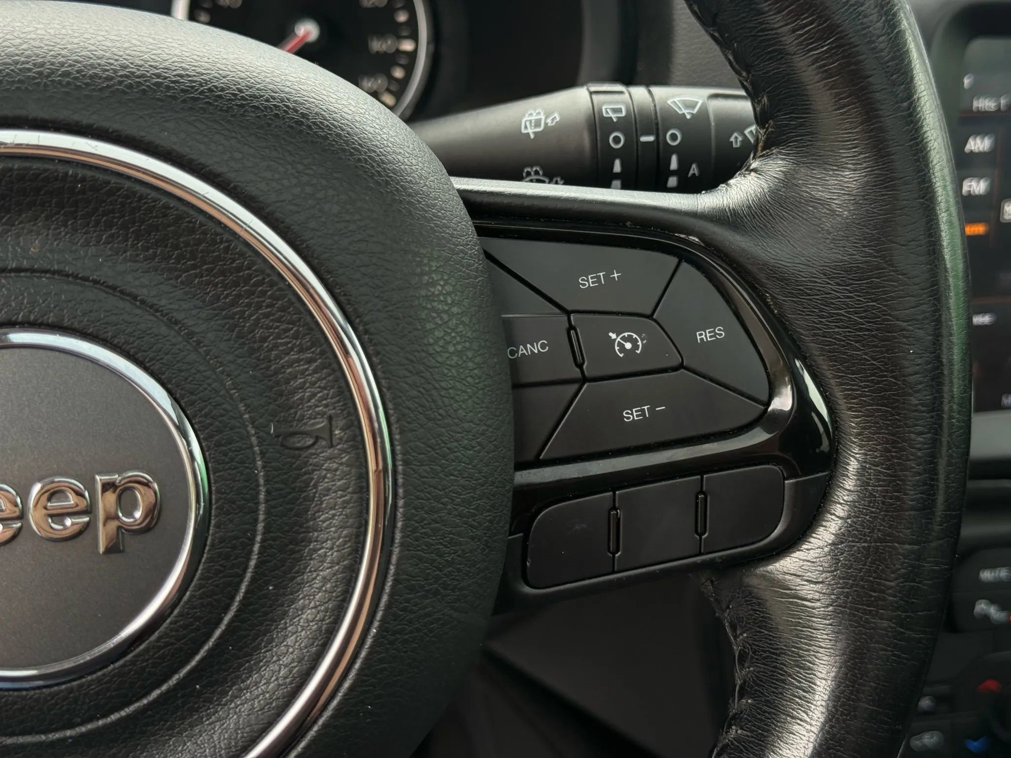 Used 2018 Jeep Renegade Altitude w/ UConnect 8.4 Nav Group image 33