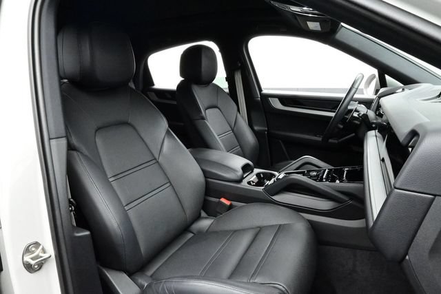 Certified 2025 Porsche Cayenne S AWD/4WD image 18