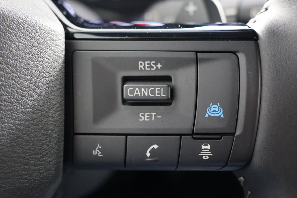 Used 2025 Nissan Rogue SL FWD image 12