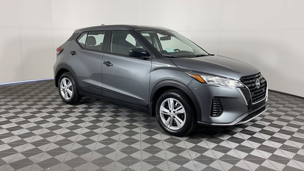 New 2025 Nissan Kicks Play S image 2