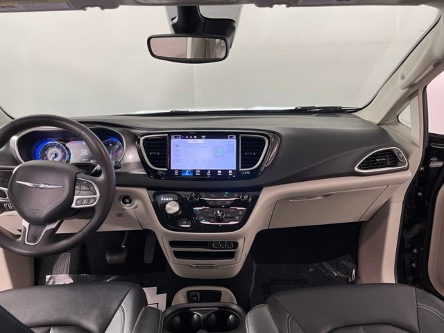 Used 2024 Chrysler Pacifica Touring-L FWD image 42