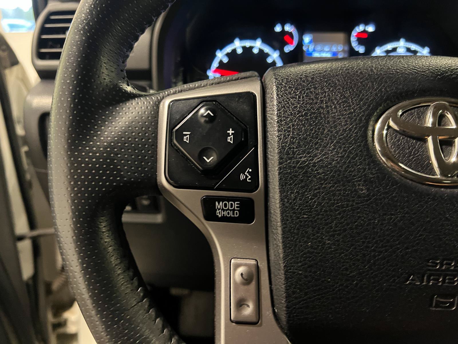 Used 2022 Toyota 4Runner SR5 AWD/4WD image 13