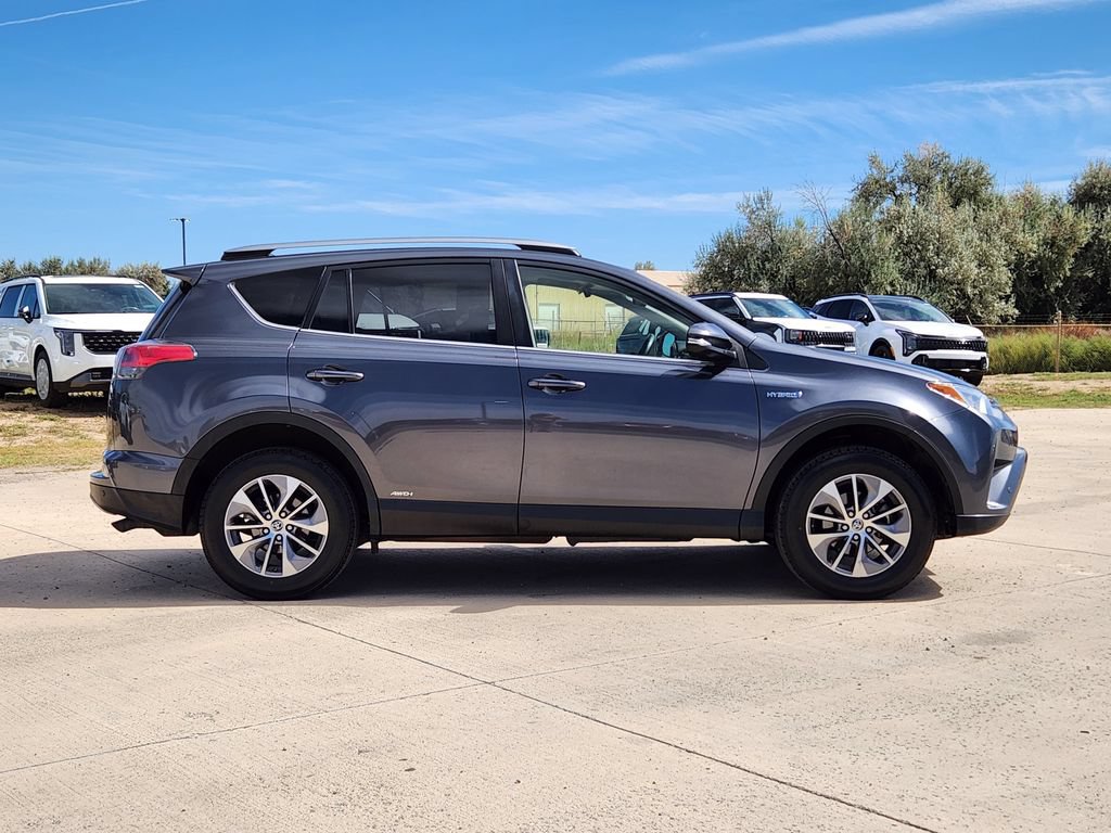 Used 2017 Toyota RAV4 XLE w/ Convenience Package AWD/4WD image 4