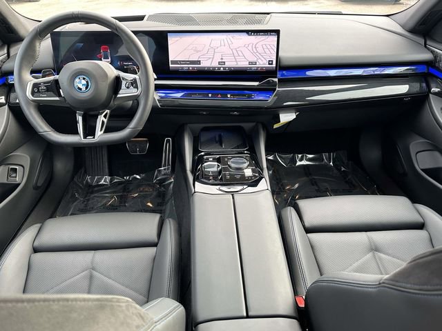 Used 2026 BMW 550e xDrive w/ Premium Package image 20