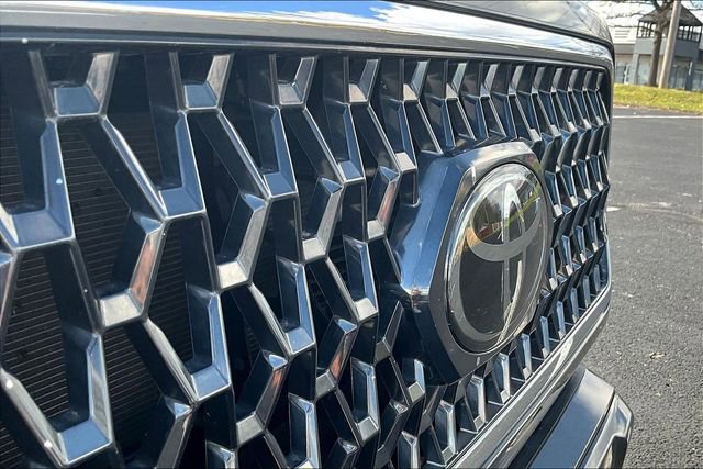 Used 2018 Toyota Tacoma TRD Sport w/ TRD Premium Sport Package image 32