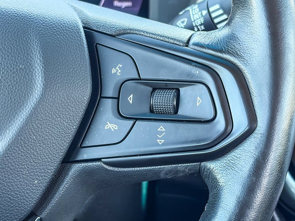 Used 2023 Chevrolet Bolt LT w/ Infotainment Package FWD image 18