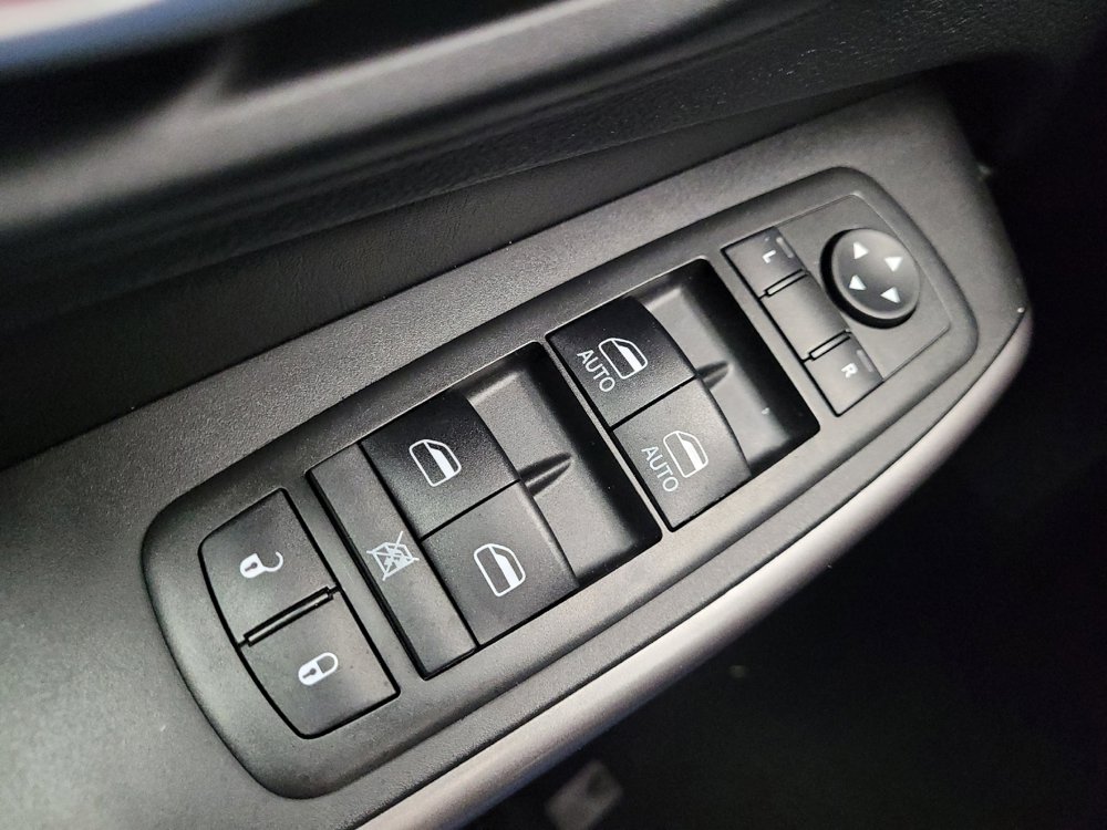 Used 2019 Jeep Cherokee Latitude Plus w/ Comfort/Convenience Group AWD/4WD image 27