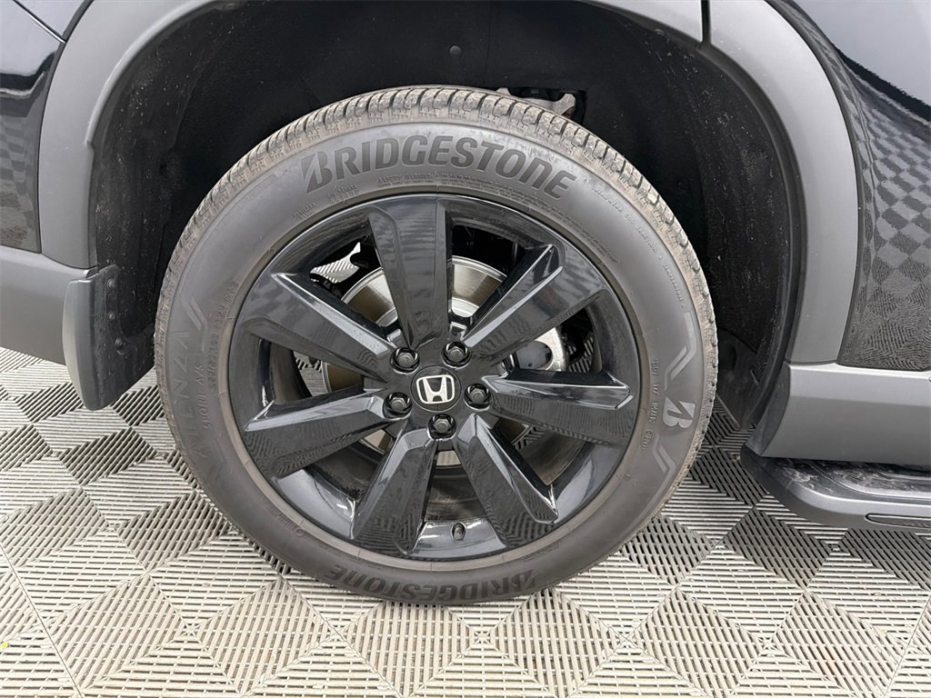 Used 2025 Honda Pilot Black Edition image 19