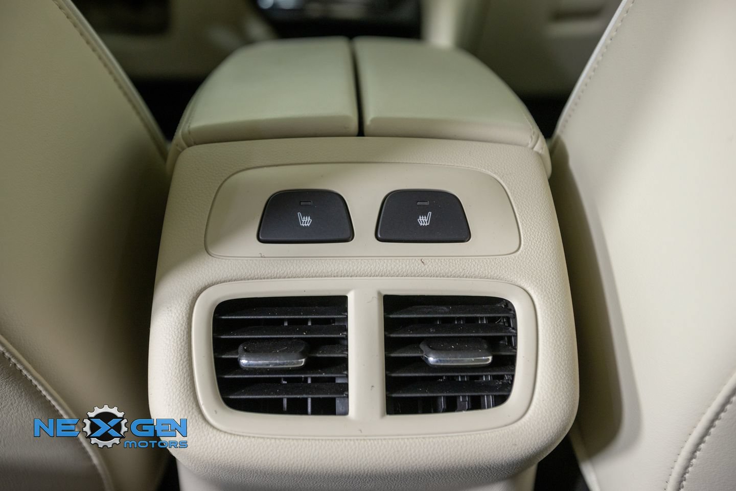Used 2022 Buick Envision Avenir w/ Technology Package II FWD image 32