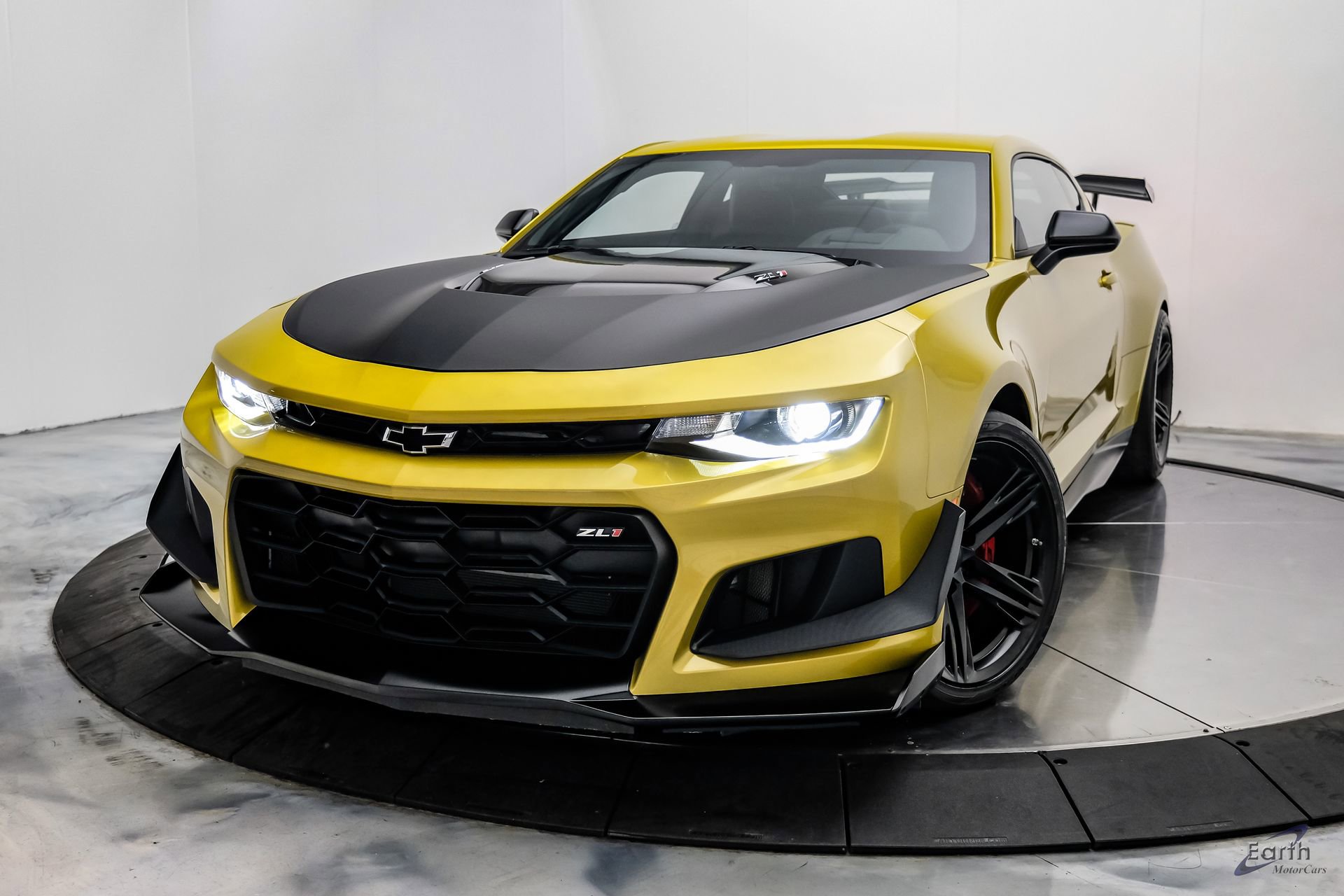 Used 2024 Chevrolet Camaro ZL1 RWD image 4