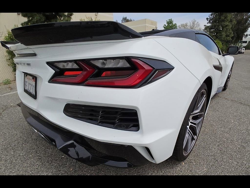 Used 2023 Chevrolet Corvette Z06 w/ Chrome Exterior Badge Package RWD image 9