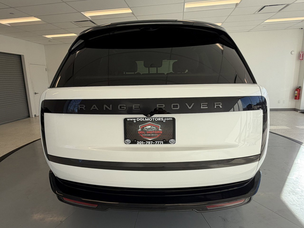Used 2023 Land Rover Range Rover SE AWD/4WD image 6