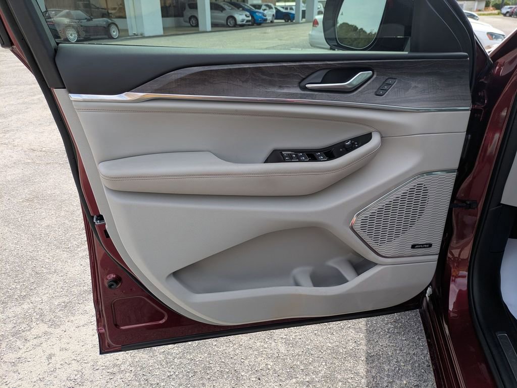 Used 2023 Jeep Grand Cherokee Overland image 11