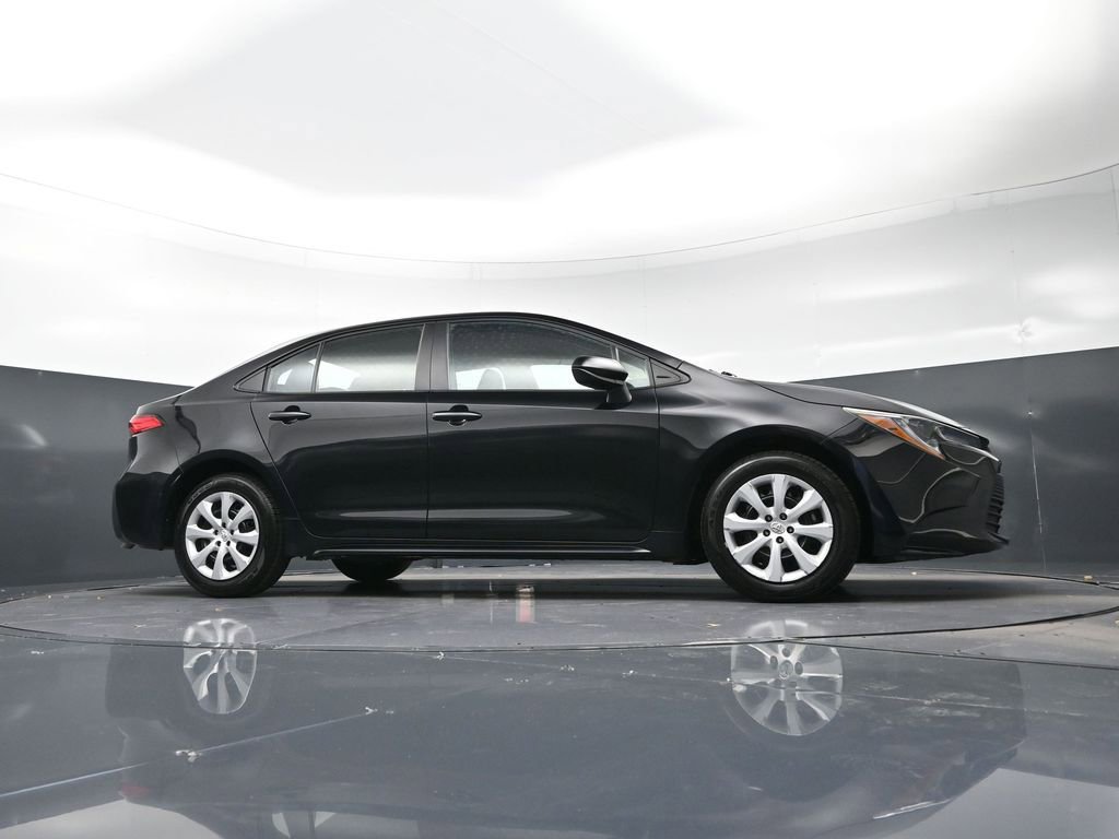 Used 2024 Toyota Corolla LE image 27