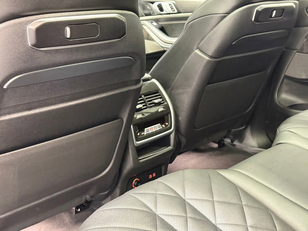 Used 2024 BMW X7 xDrive40i w/ Premium Package image 27