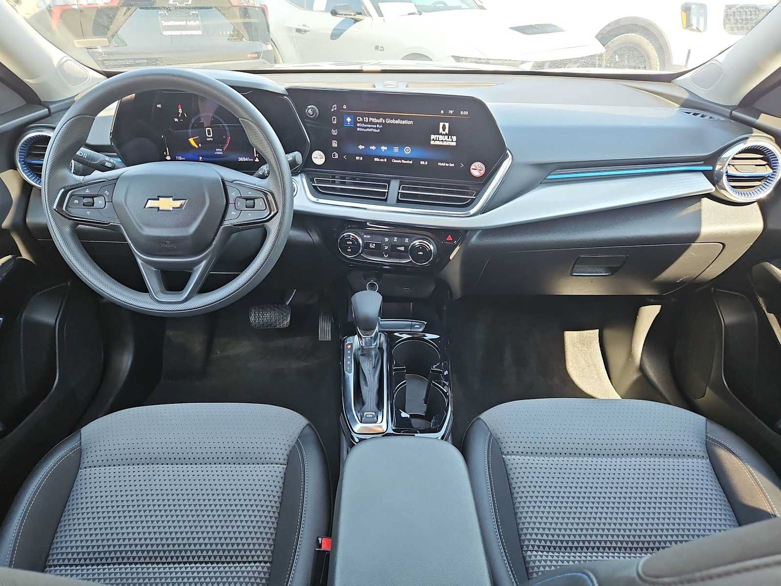 Used 2025 Chevrolet Trax LT FWD image 16