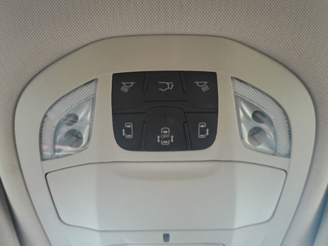 Used 2023 Chrysler Voyager LX image 47