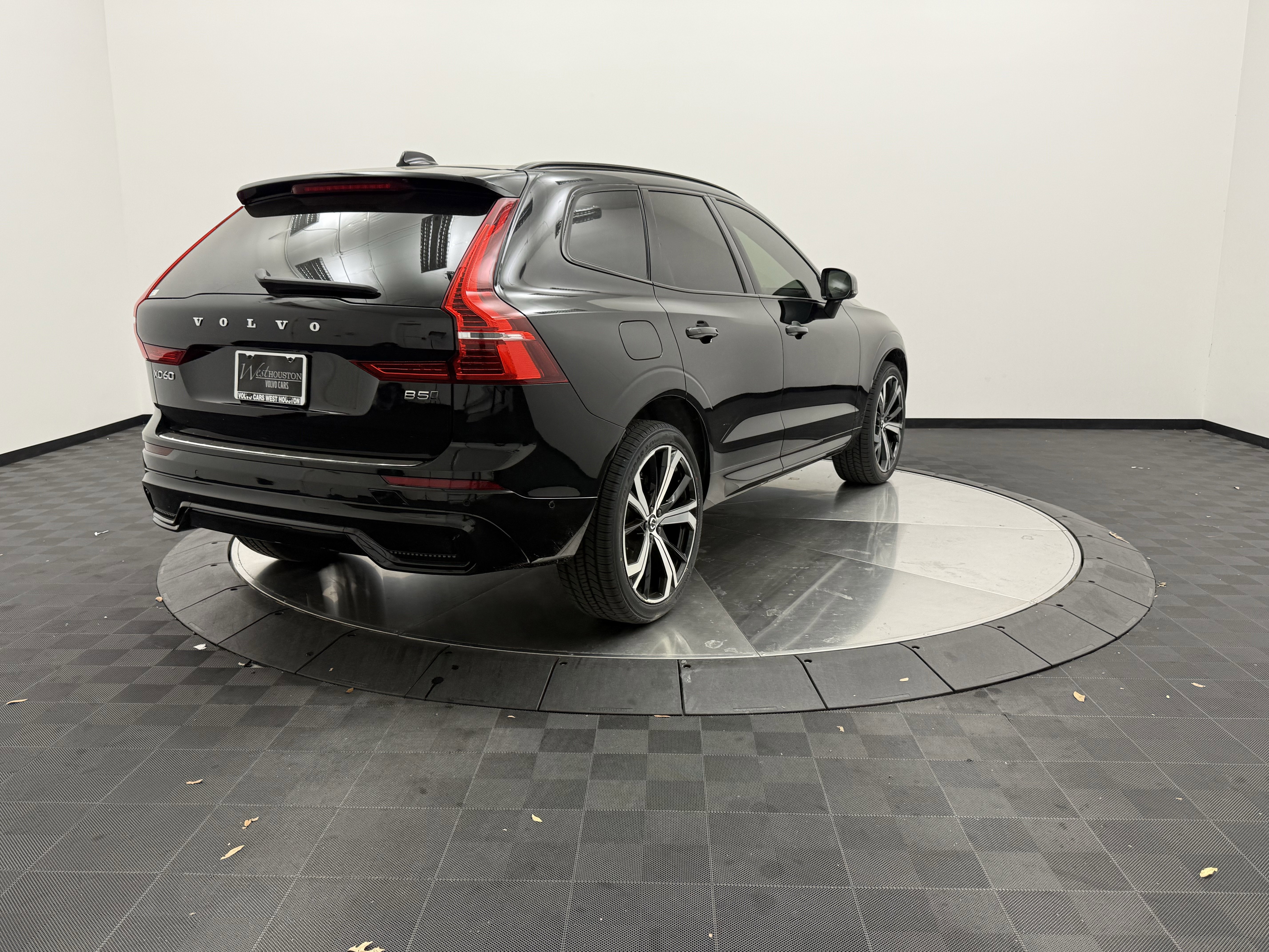Used 2024 Volvo XC60 B5 Ultimate w/ Protection Package Premier image 7