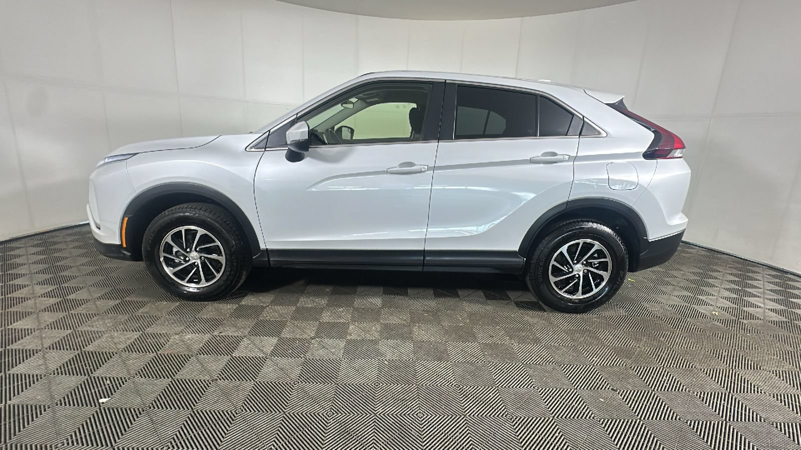 Used 2025 Mitsubishi Eclipse Cross ES AWD/4WD image 5