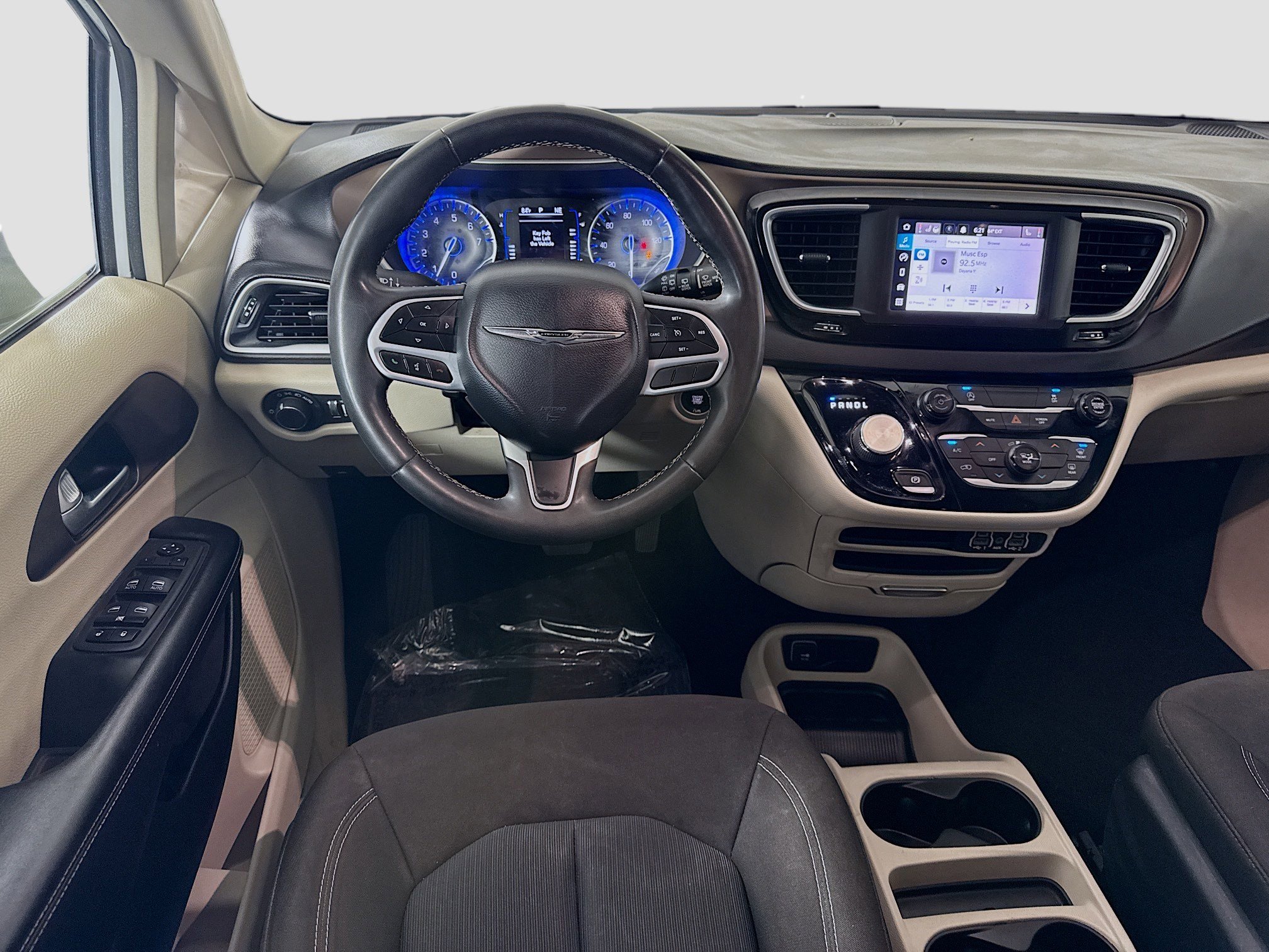 Used 2022 Chrysler Voyager LX FWD image 17