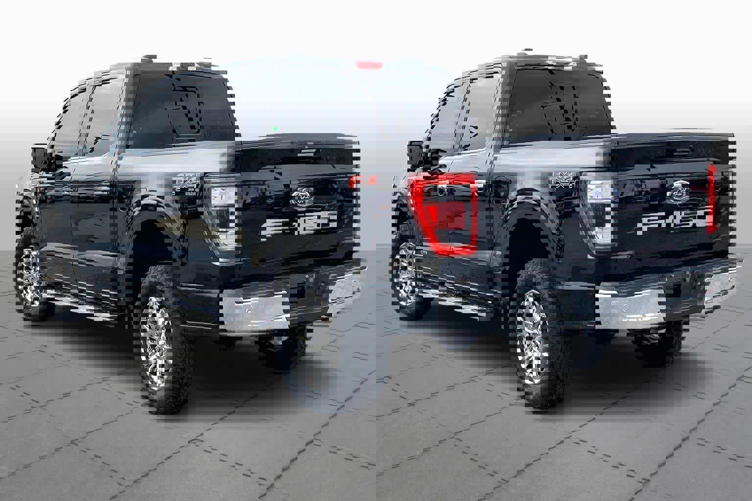 Used 2023 Ford F150 Lariat w/ Trailer Tow Package image 11