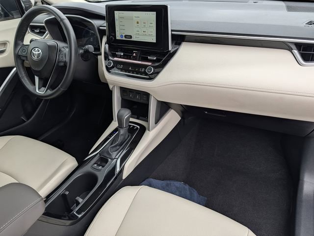Used 2024 Toyota Corolla Cross XLE w/ Convenience Package FWD image 35