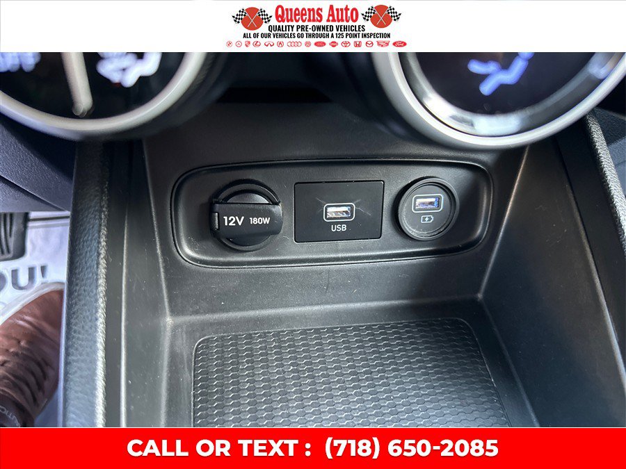 Used 2021 Hyundai Venue SEL w/ Cargo Package FWD image 40