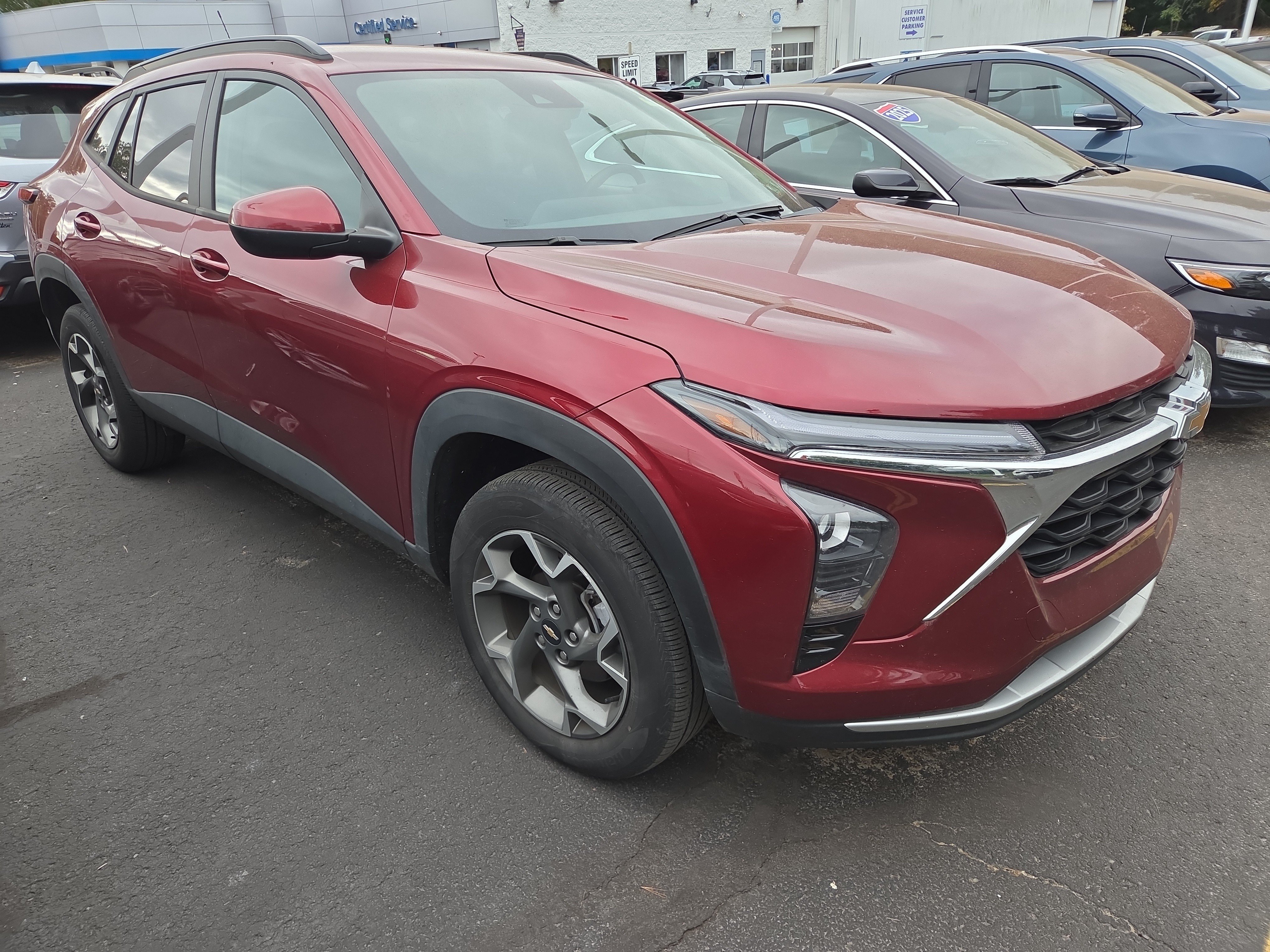 Used 2025 Chevrolet Trax LT w/ LT Convenience Package FWD image 1