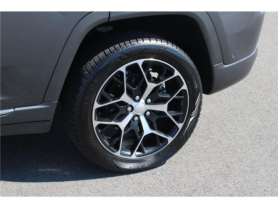 Used 2022 Jeep Grand Cherokee Summit AWD/4WD image 6