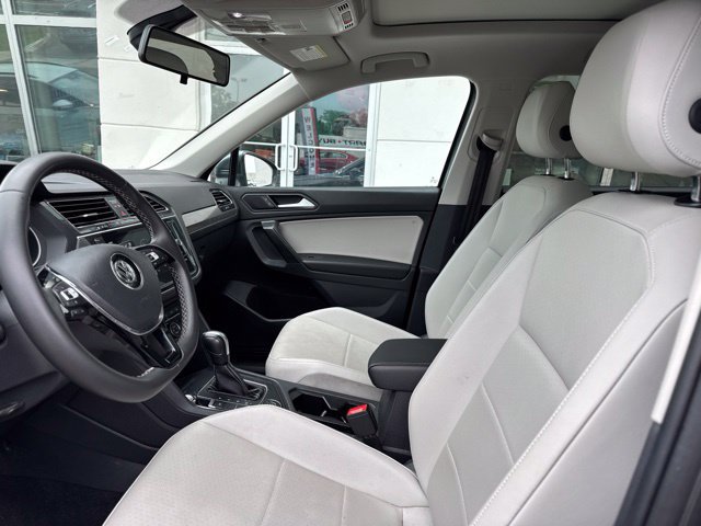 Used 2021 Volkswagen Tiguan SE w/ Panoramic Sunroof Package AWD/4WD image 8