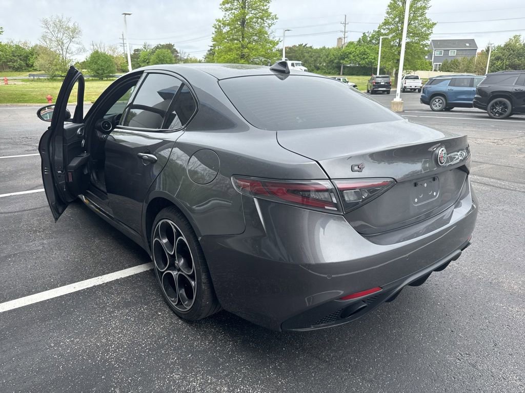 Used 2024 Alfa Romeo Giulia Veloce AWD/4WD image 7